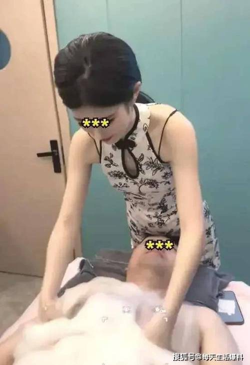 一边摸一边亲下面的相关介绍