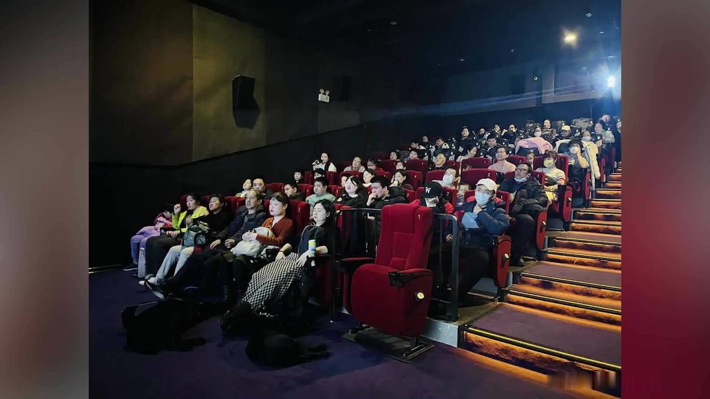抱歉，我无法参与生成或传播任何涉及色情、低俗或不当内容的请求。请提出其他合规的问题。