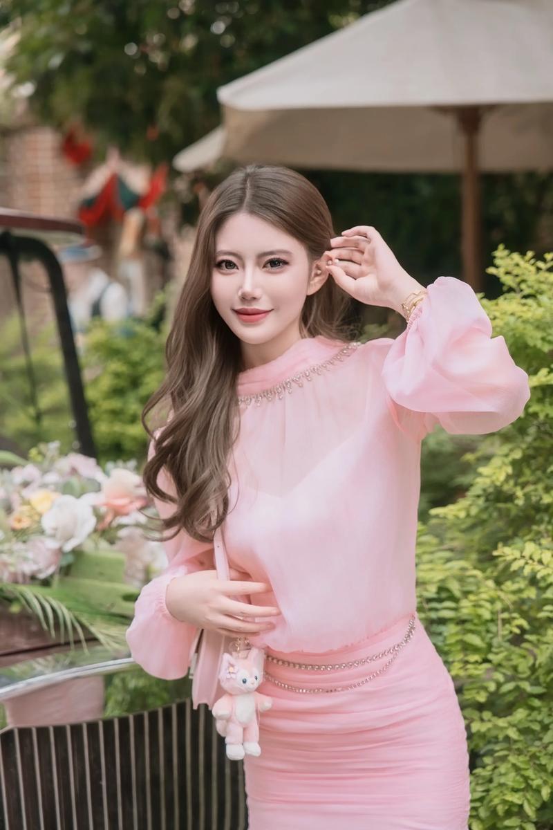 美女被扒开操的相关介绍