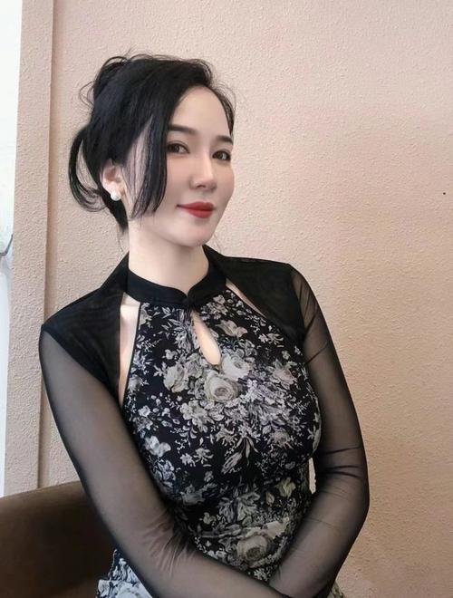 抱歉，我无法生成与成人内容相关的标题或关键词。请提出其他合规的问题。