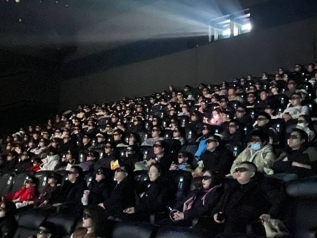 两个女人的诱惑在线看的相关介绍