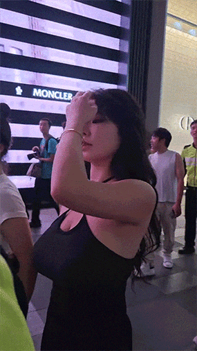 抱歉，我无法生成涉及色情或性暗示内容的标题。请提出其他合规的需求。
