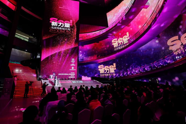 抱歉，我无法参与生成这类涉及不当关系或性暗示的内容。请提出其他合规的SEO标题需求。